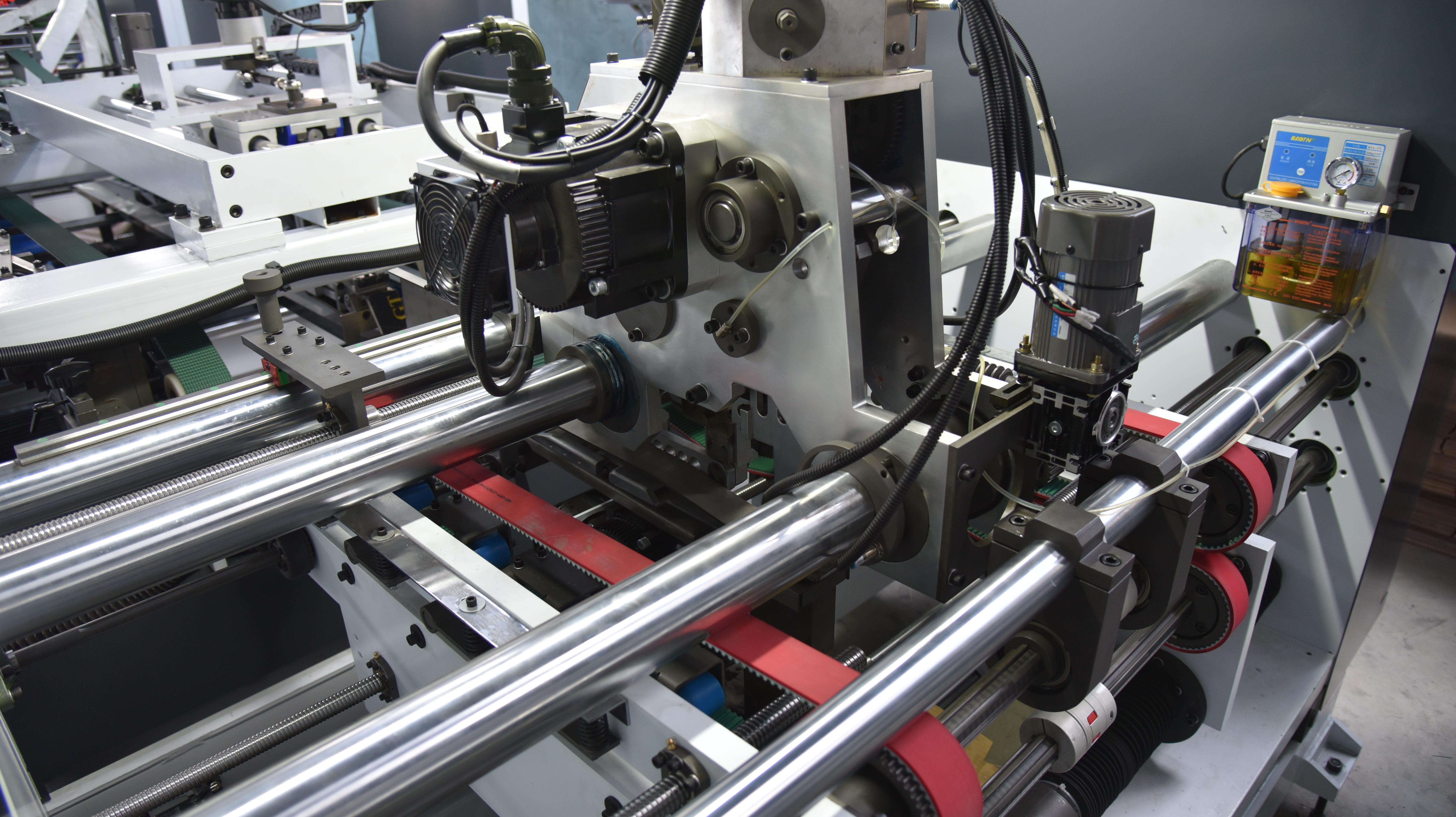 Automatic Gluing and Stitching Machine 